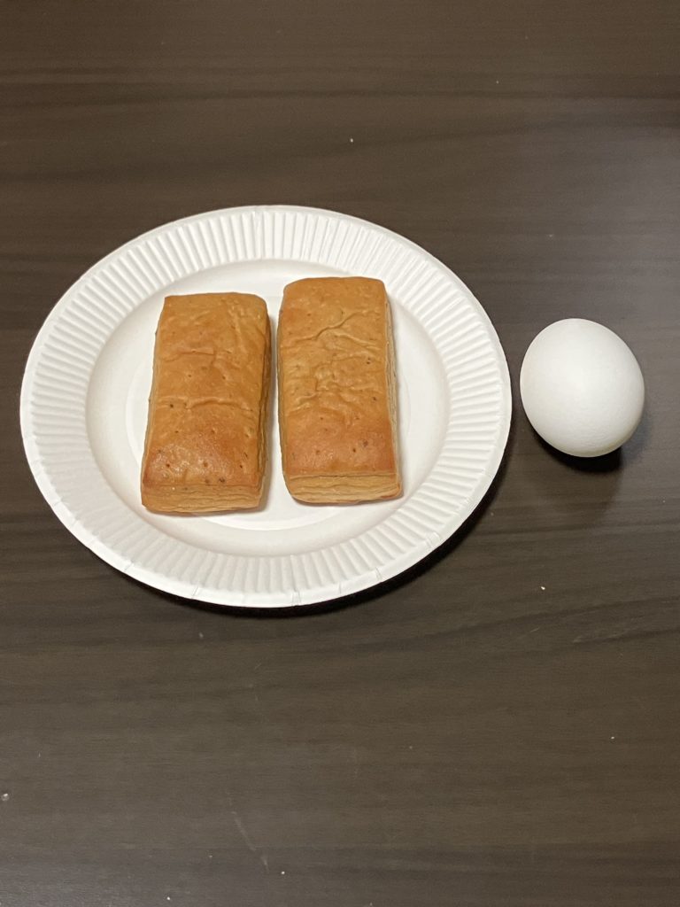 BASE BREAD（ベースブレッド） メープルとゆで卵の大きさ比較画像