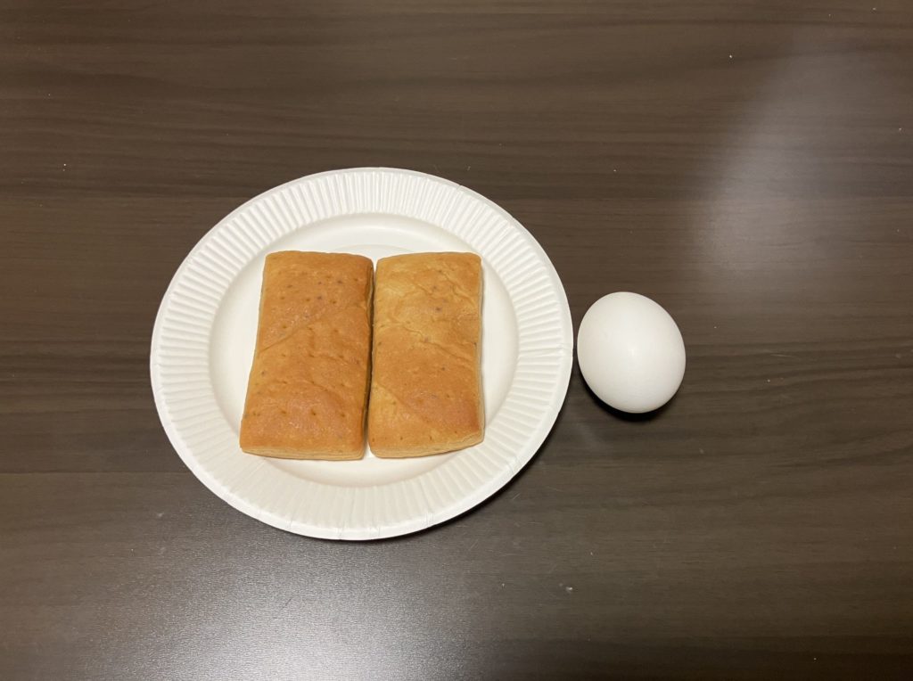 BASE BREAD（ベースブレッド） ミルクとゆで卵の大きさ比較画像