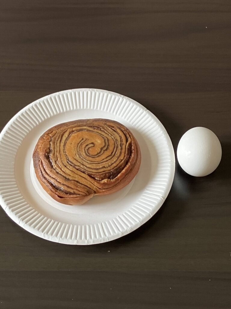 ベースブレッド　チョコレートとゆで卵の比較画像