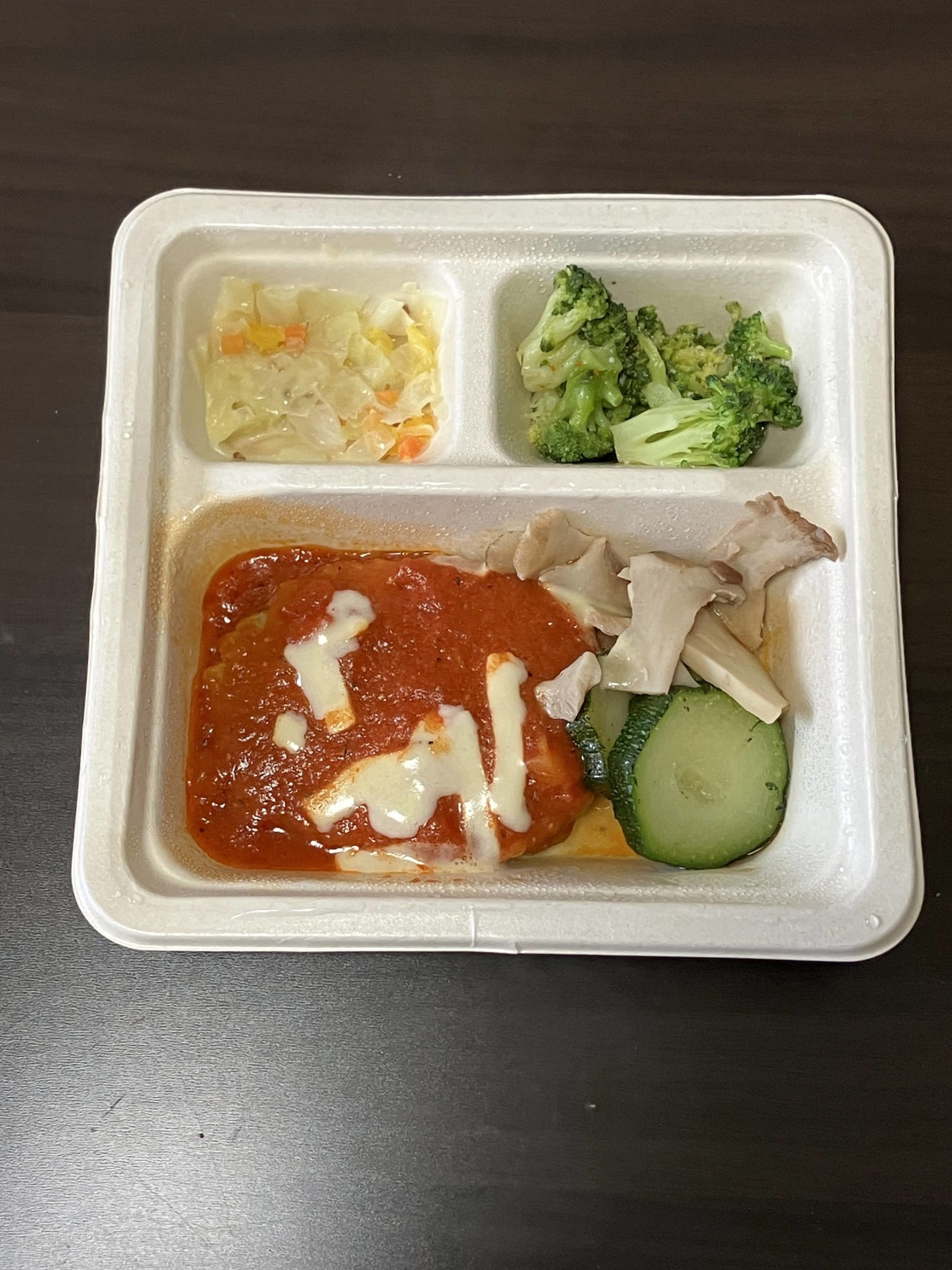 三ツ星ファーム 濃厚トマトソースとチーズの贅沢ハンバーグのアイキャッチ画像