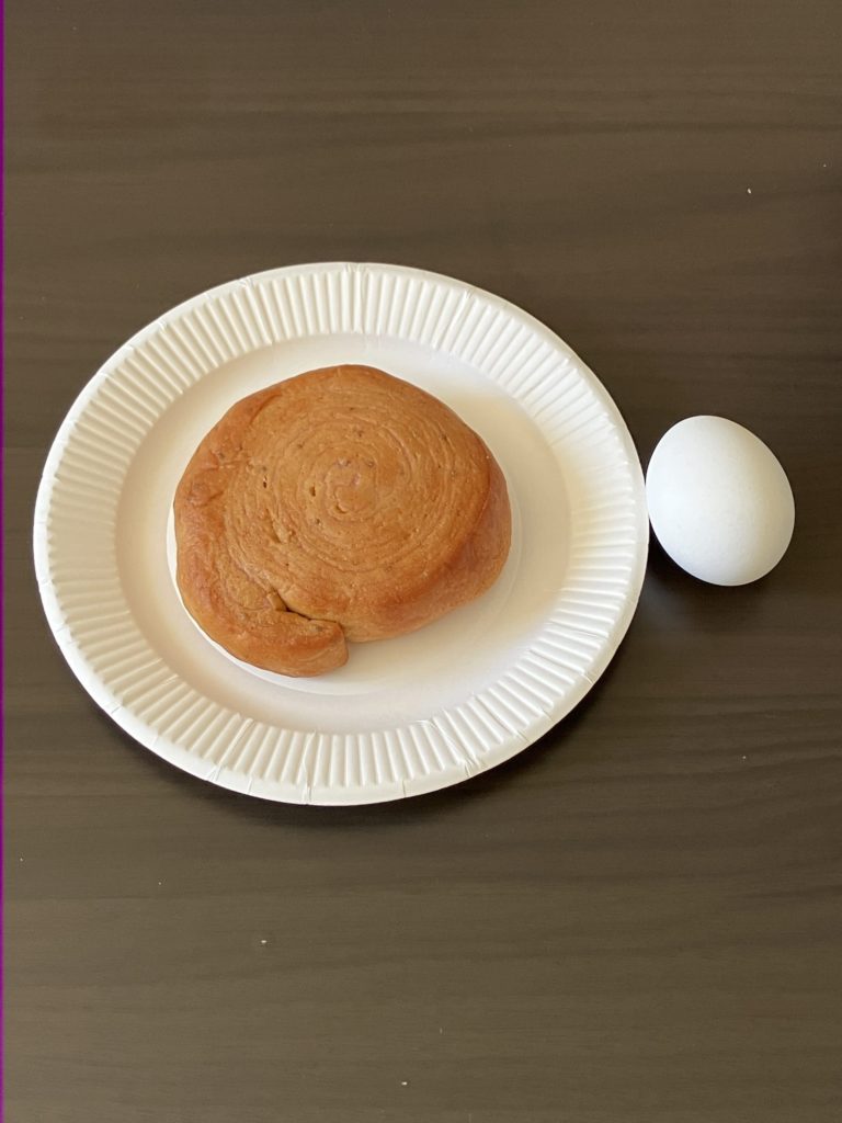 ベースブレッド　さつまいもとゆで卵の大きさ比較画像