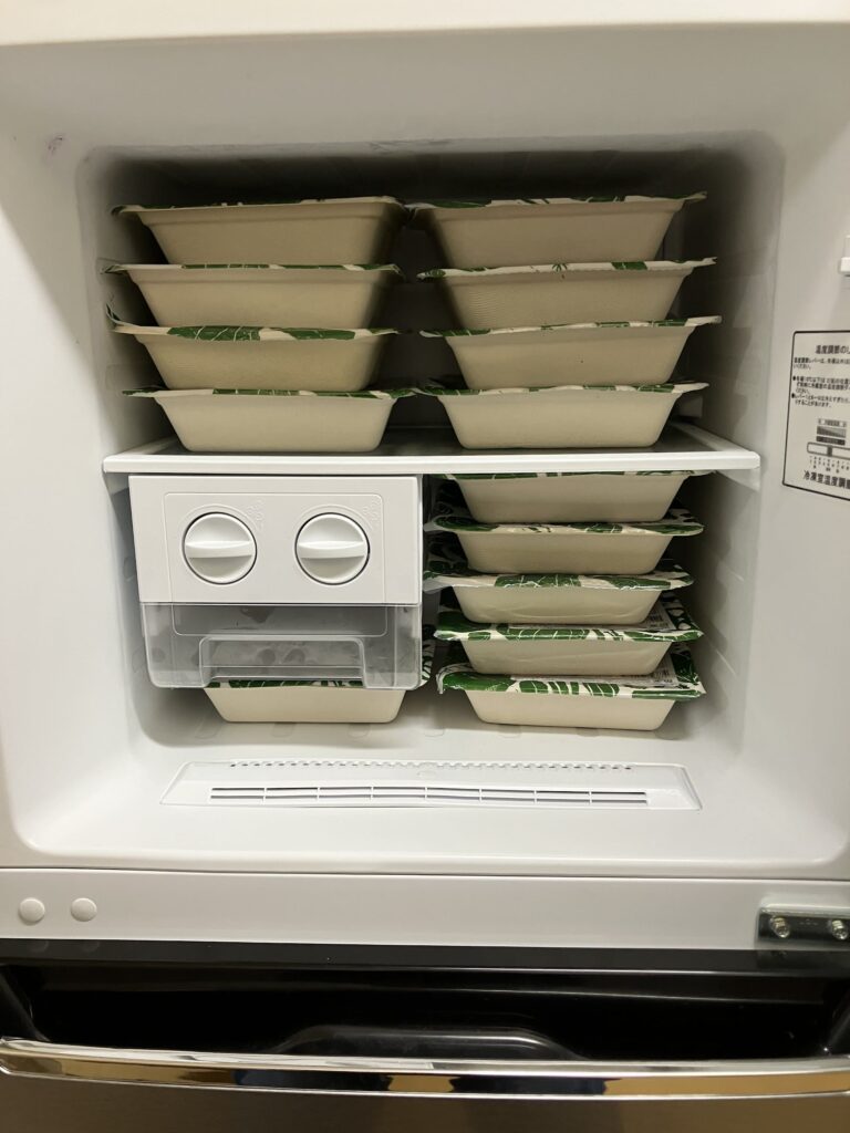 弁当を冷凍庫に入れた画像