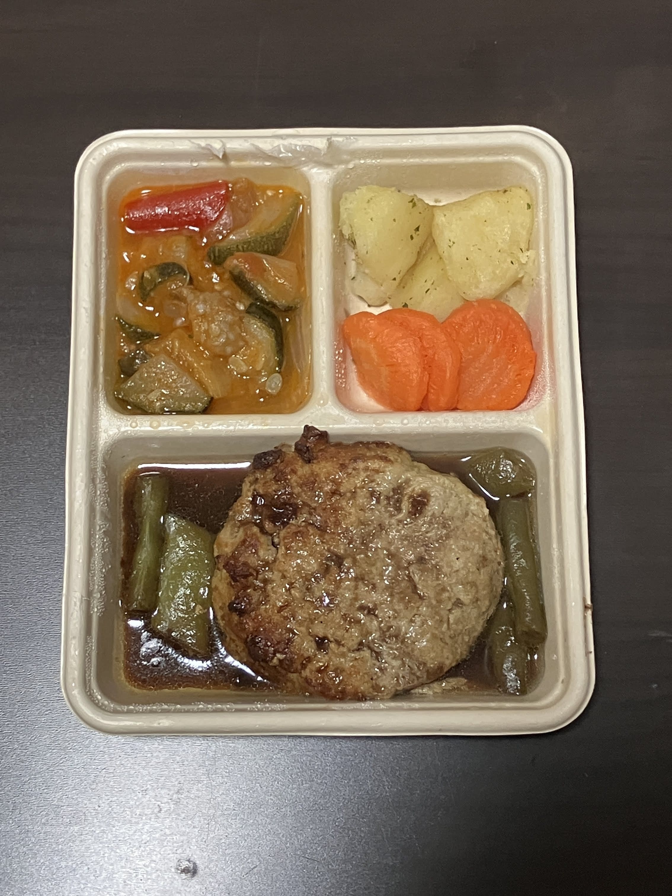 ハンバーグ 自家製赤ワインソース-ヴァンルージュ-のアイキャッチ画像