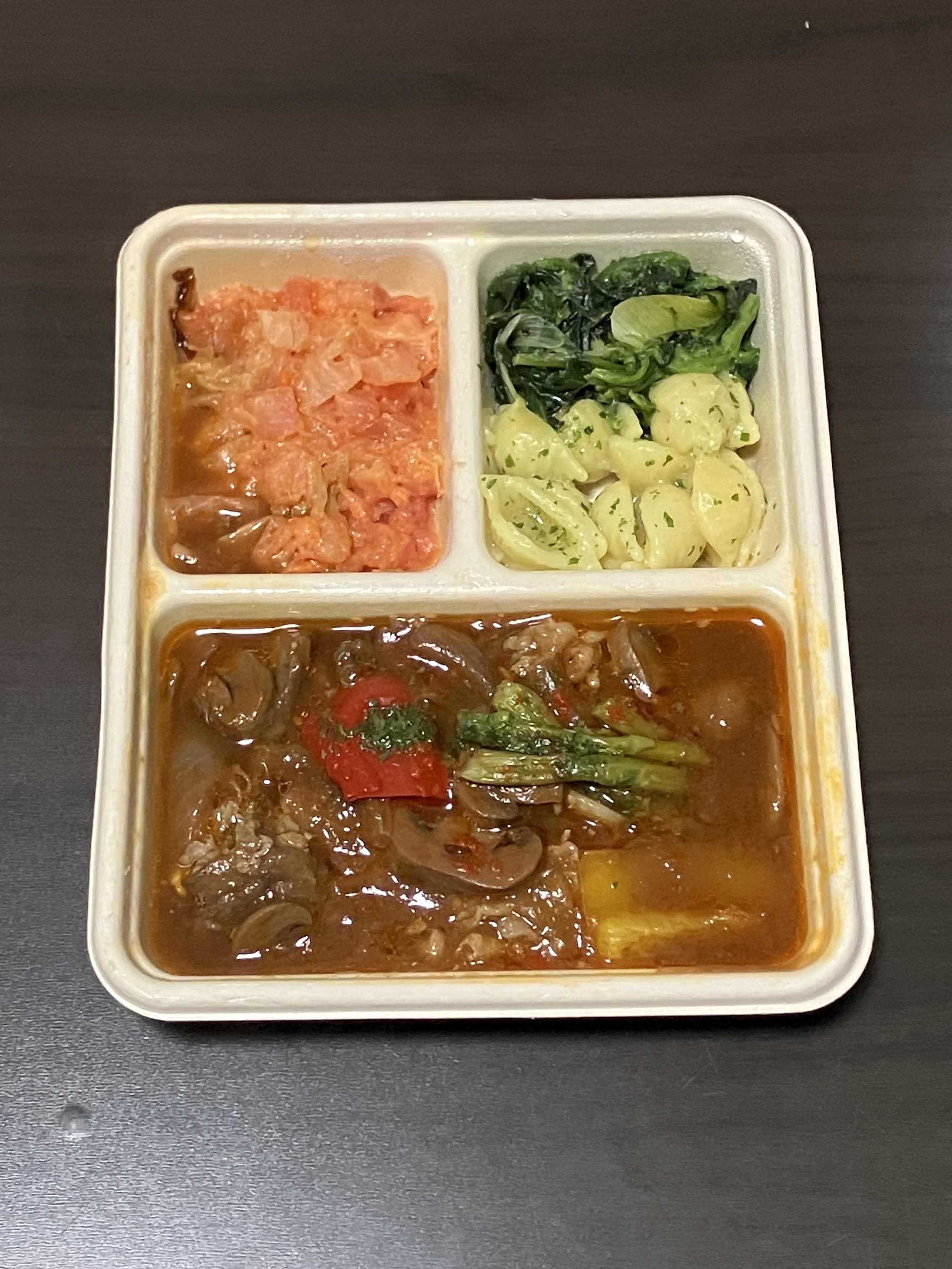 赤ワインで煮込んだビーフストロガノフのアイキャッチ画像