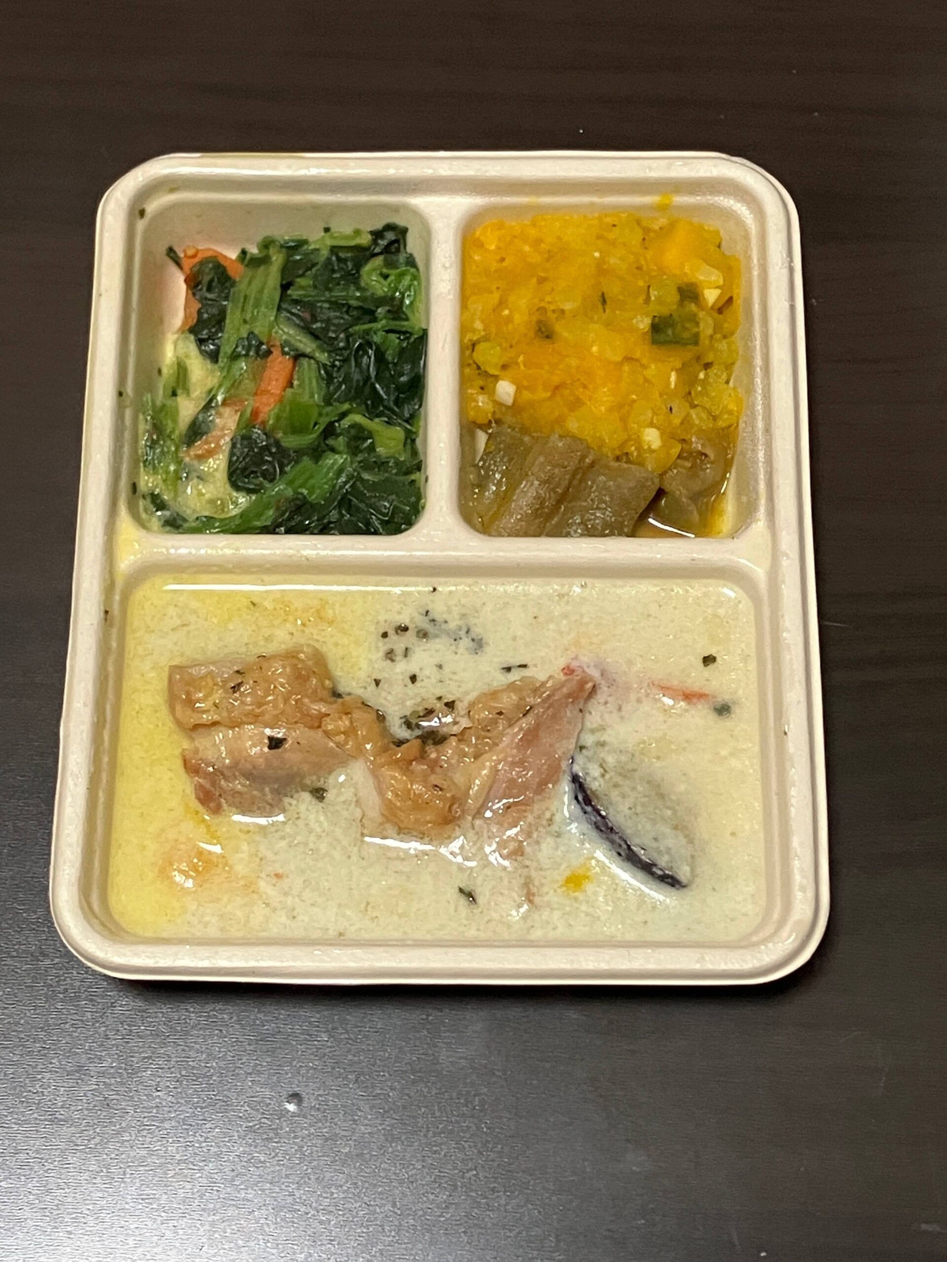 鶏と旬野菜のグリーンカレーのアイキャッチ画像