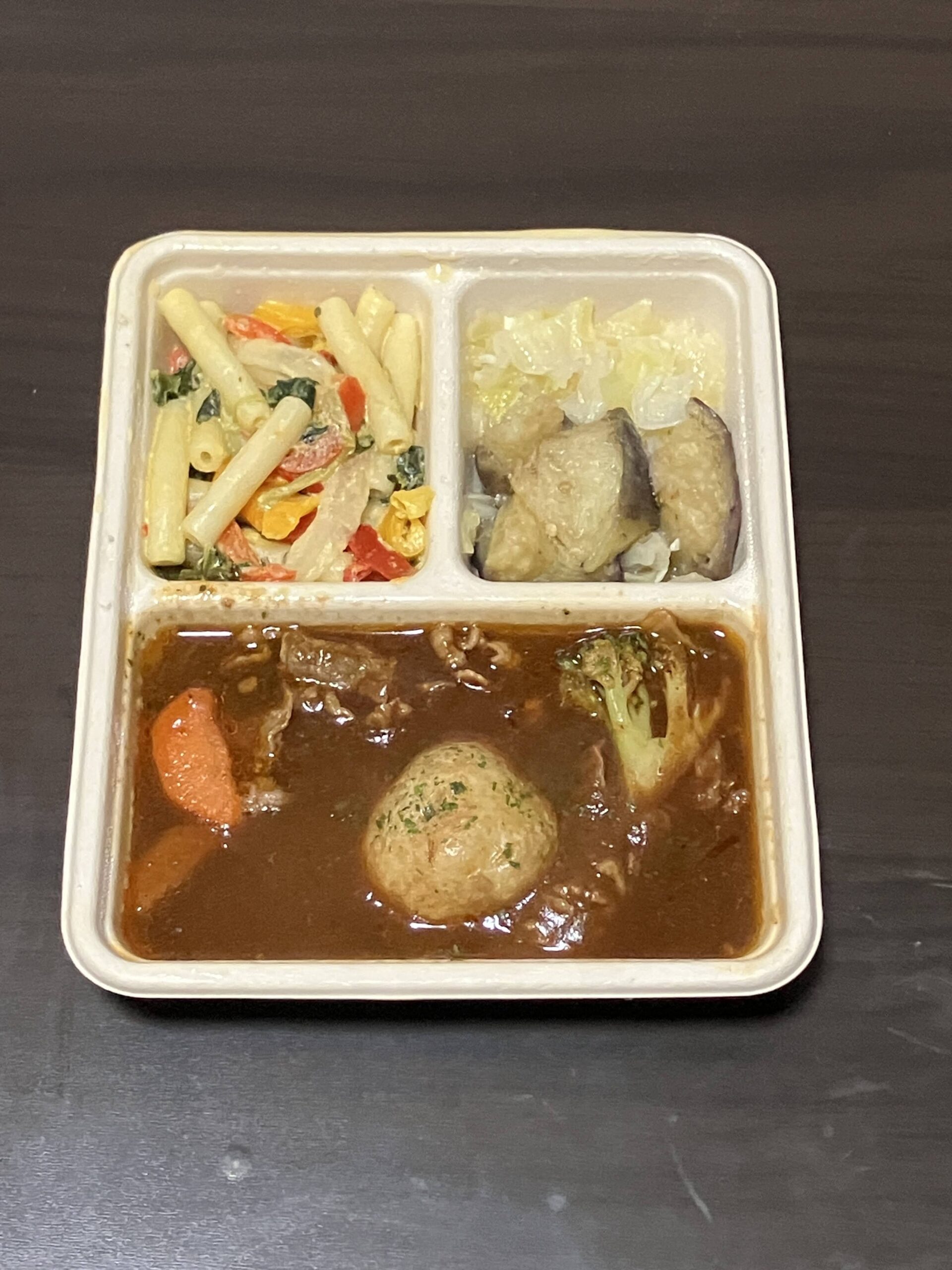 じっくり煮込んだビーフシチュー 赤ワイン仕立てのアイキャッチ画像