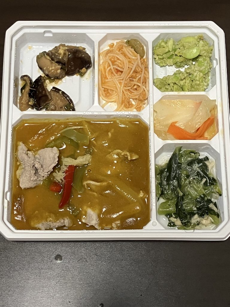 豚肉のスパイシーカレーの開封前画像